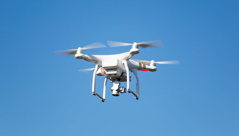 Hàng chục drone bay rợp bầu trời. Giới chức Pattaya lên kế hoạch triển khai thiết bị bay này để đấu tranh với tội phạm và truy quét du khách quá hạn visa
