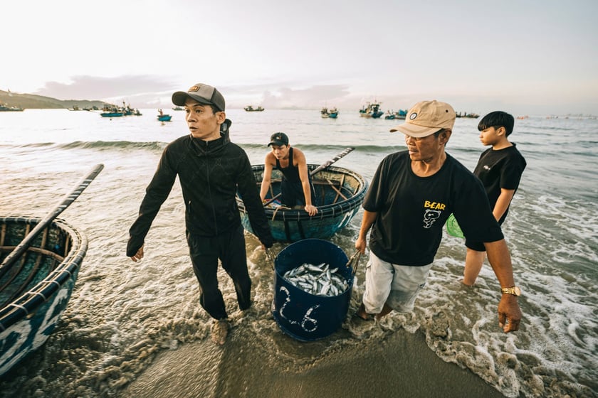 Những người đàn ông làng chài...