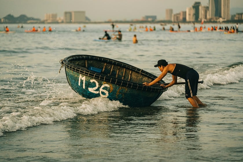 Thúng tròn lăn trên sóng, gánh cả một đêm lênh đênh trở về giữa bình minh Mân Thái