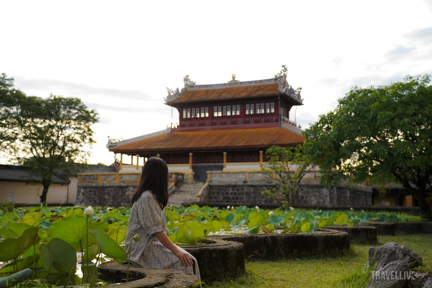 Đại nội Huế rực rỡ trong ánh chiều.