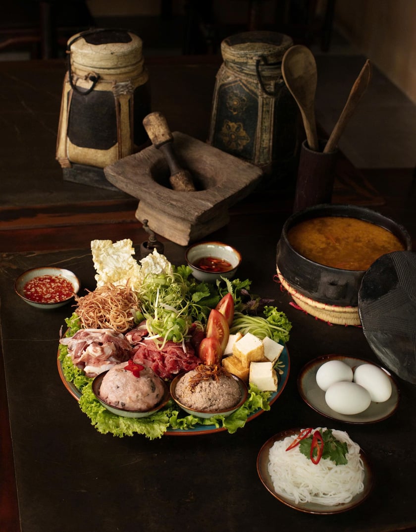 Nồi lẩu riêu cua bắp bò mang đậm vị Bắc từ nguyên liệu đến nước dùng.