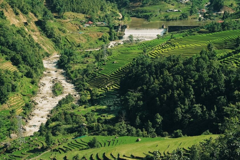 Bức tranh thiên nhiên tươi mát trên đường đến Thác Rồng