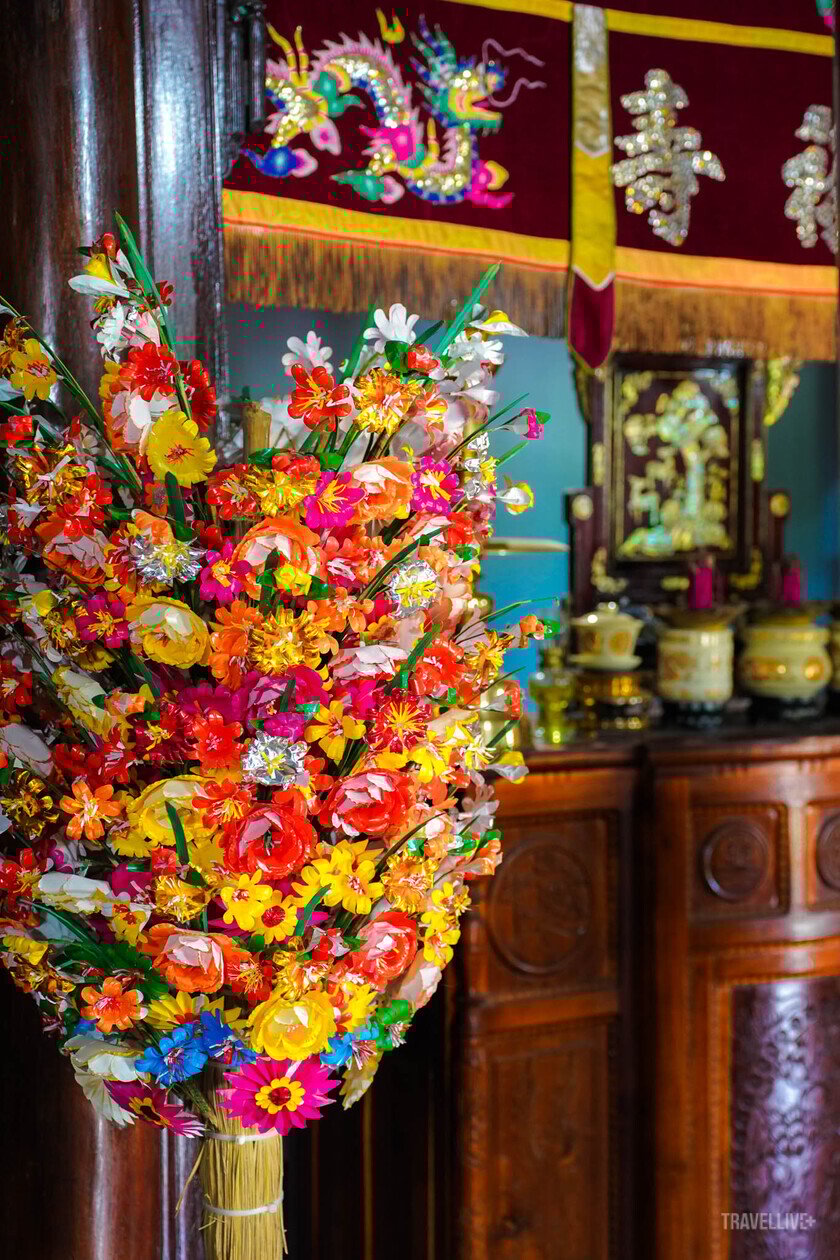 Một cây hoa giấy cắm khoảng 50 cành hoa