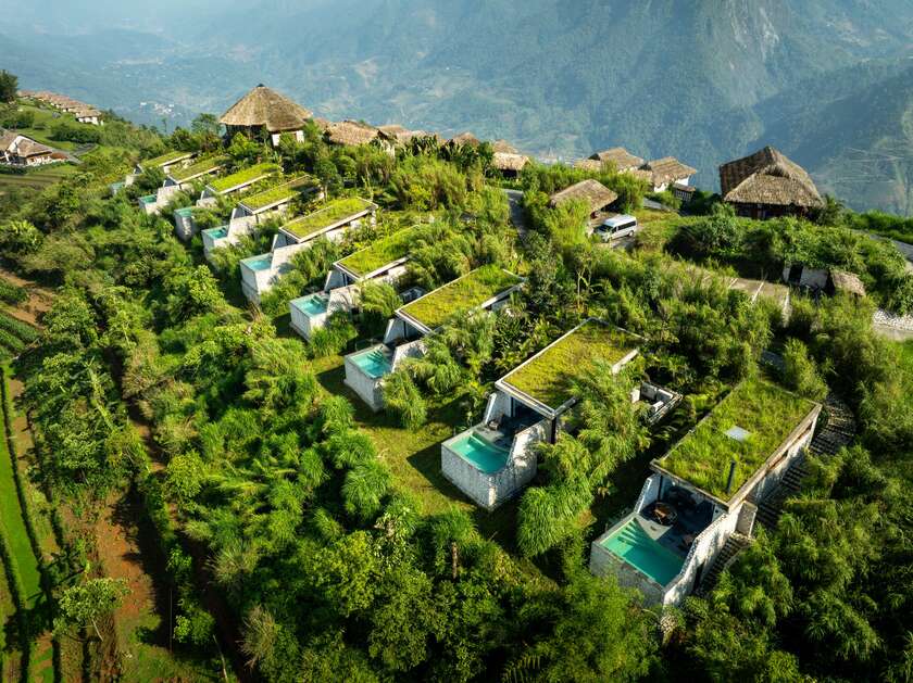 Pool Villa với tầm nhìn toàn cảnh tuyệt đẹp hướng núi và thung lũng từ ban công và bể bơi của phòng. Ảnh: Topas Ecolodge