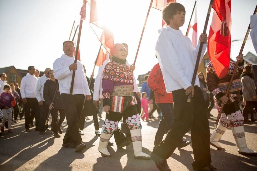 Người Inuit đã phát triển một lối sống hài hòa với thiên nhiên, tận dụng tối đa nguồn tài nguyên từ biển cả và băng giá để tồn tại trong môi trường khắc nghiệt
