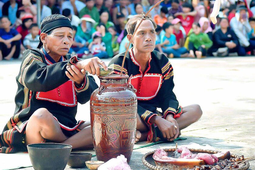 Khi sông Ba len lỏi qua các thung lũng, nó trở thành nơi tụ hội của các cộng đồng dân tộc