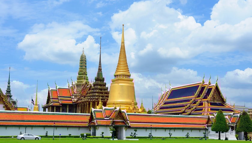 Thái Lan có thị trường bùa lớn nhất thế giới, thu hút khách nước ngoài, đặc biệt là khách Trung Quốc đến tìm sự may mắn.