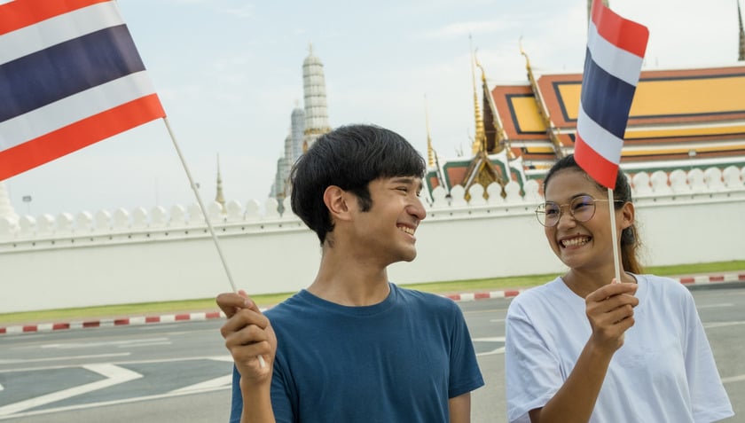 Người Thái và du khách tin rằng những tấm bùa hộ mệnh này có thể giúp họ có được an yên, may mắn