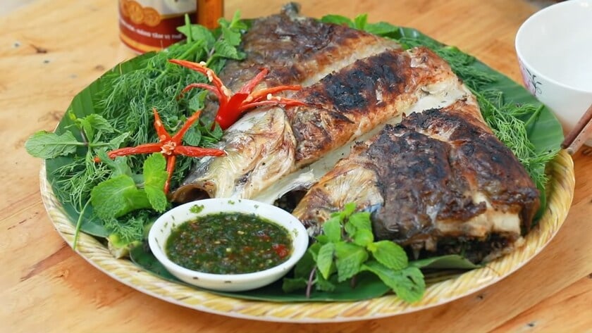 Pa Pỉnh Tộp hay còn được biết đến với tên gọi cá nướng mắc khén là món ăn nổi tiếng của dân tộc Thái tại vùng Tây Bắc