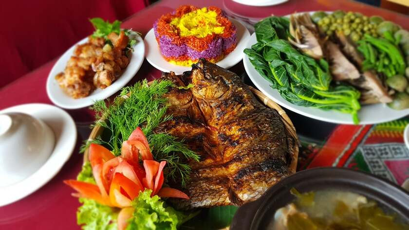 Không dừng lại ở đó, món cá nướng gập này còn là món ăn thân thuộc của người Thái đen ở Loei (Thái Lan) – minh chứng cho sự giao thoa văn hóa bền chặt giữa các tộc người cùng gốc Thái