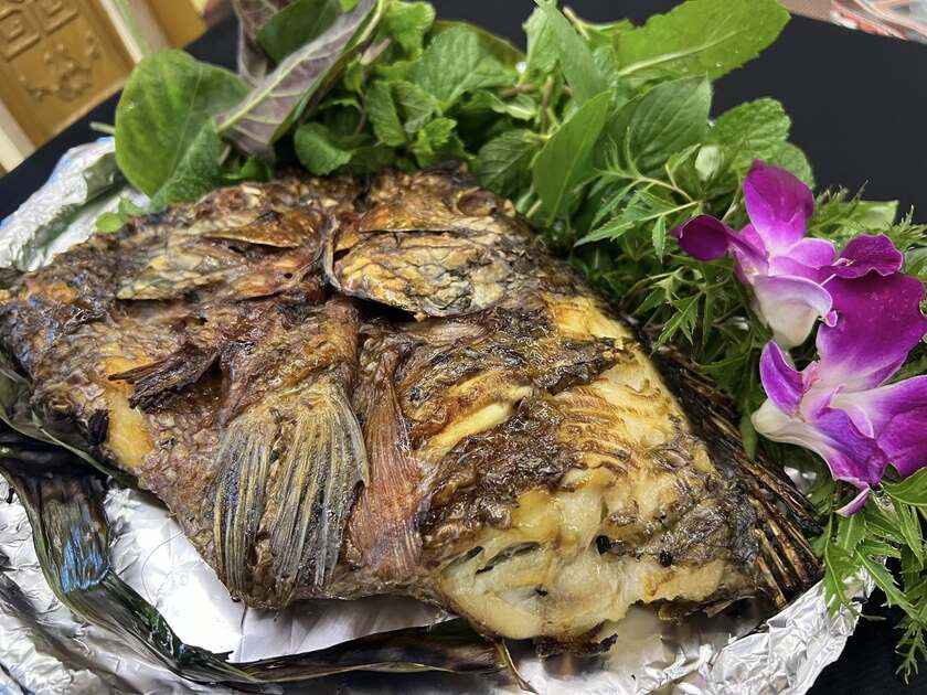 Có thể nói rằng Pa Pỉnh Tộp chính là tinh hoa ẩm thực vùng Tây Bắc. Món ăn này được chế biến từ các loại cá suối và nấu cùng hạt mắc khén