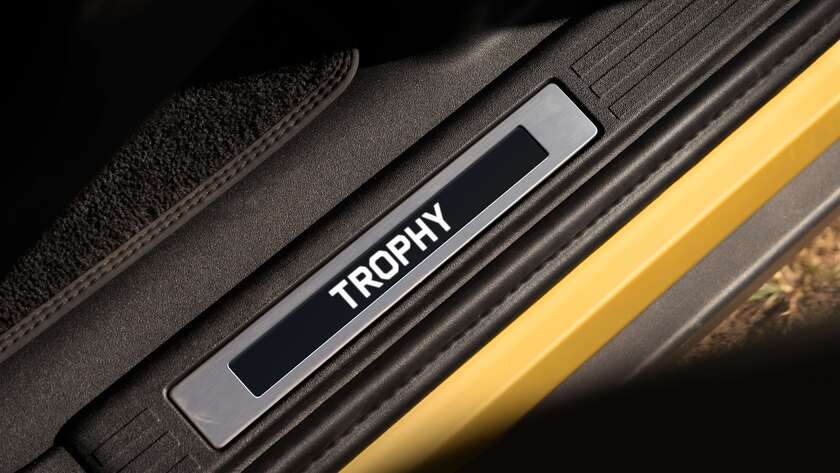 DEF_26MY_TROPHY_EDITION_YELLOW_190625_15a
