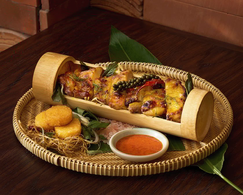 Gà nướng ống tre