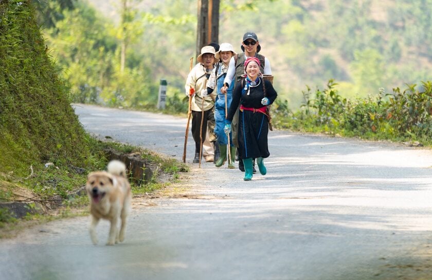 Những ứng xử của chị Vàng Thị Thông trong chương trình đem lại sự ấm áp, gần gũi và đầy tình cảm