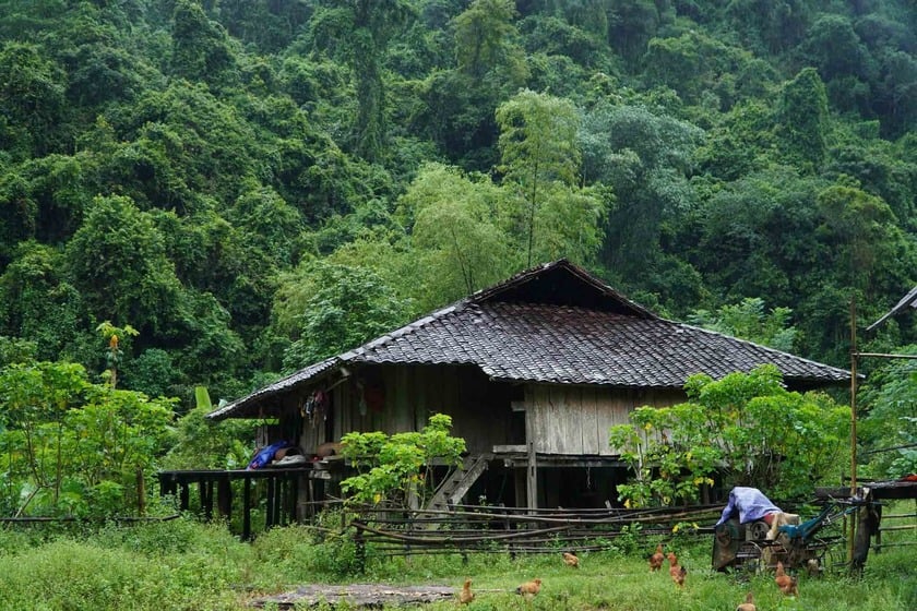 Ẩn mình giữa những dãy núi trùng điệp của tỉnh Lạng Sơn, bản Lân Đặt (xã Hữu Liên, huyện Hữu Lũng) được ví như một thế giới tách biệt với cuộc sống hiện đại