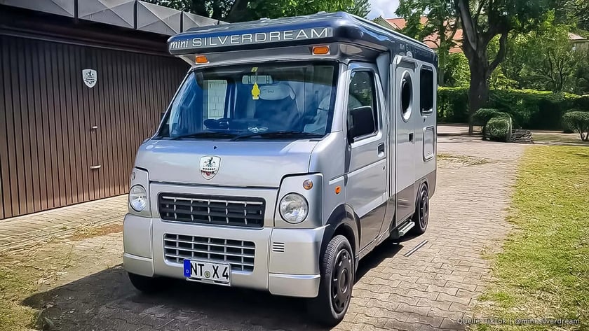 Hiện nay, Mini Silverdream còn nổi tiếng trên mạng xã hội nhờ kênh TikTok riêng, nơi Max Wanner thường chia sẻ cuộc sống trên đường cùng ngôi nhà di động tí hon này
