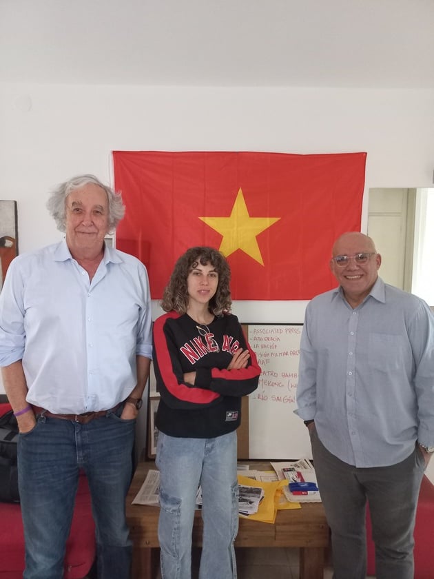 Đạo diễn Ricardo Preve (bên trái)