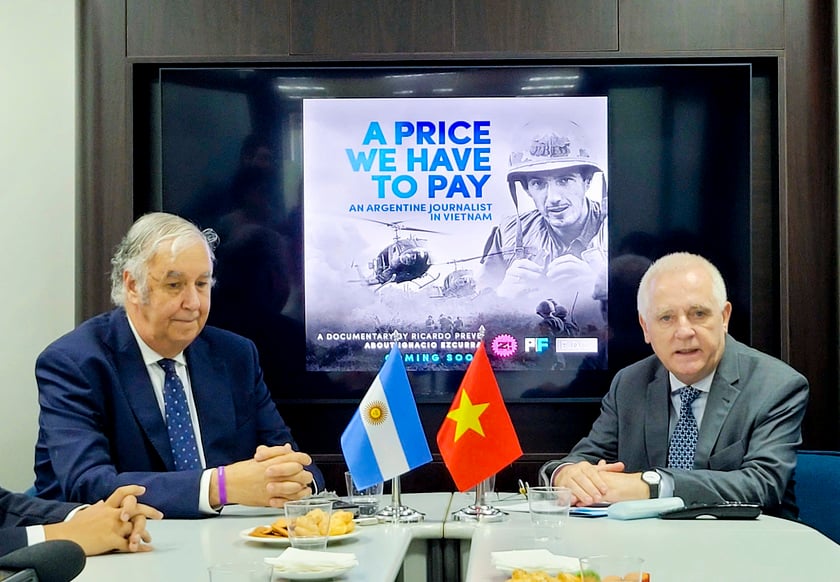 Đạo diễn Ricardo và Đại sứ quán Argentina tại Việt Nam