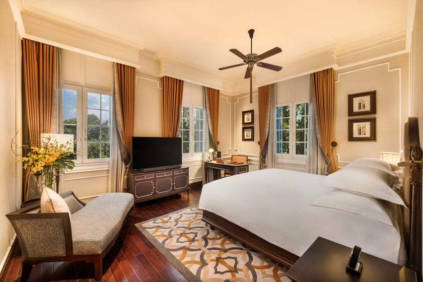Phòng suite huyền thoại mang tên Charlie Chaplin nằm ở tầng 3 của tòa nhà Heritage Wing của khách sạn Sofitel Legend Metropole Hà Nội