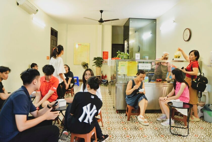 Khách đến tấp nập vào những ngày hè oi bức