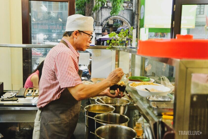 Chủ quán chè Mười Sáu - Phạm Xuân Thanh