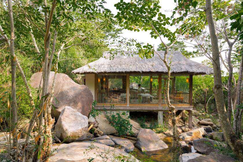 Là thương hiệu tiên phong toàn cầu về chăm sóc sức khoẻ và trị liệu thư giãn, Six Senses Spa Ninh Van Bay không ngừng đổi mới và phát triển, kết hợp hài hòa giữa các phương pháp trị liệu tiên tiến và tinh hoa truyền thống Á Đông