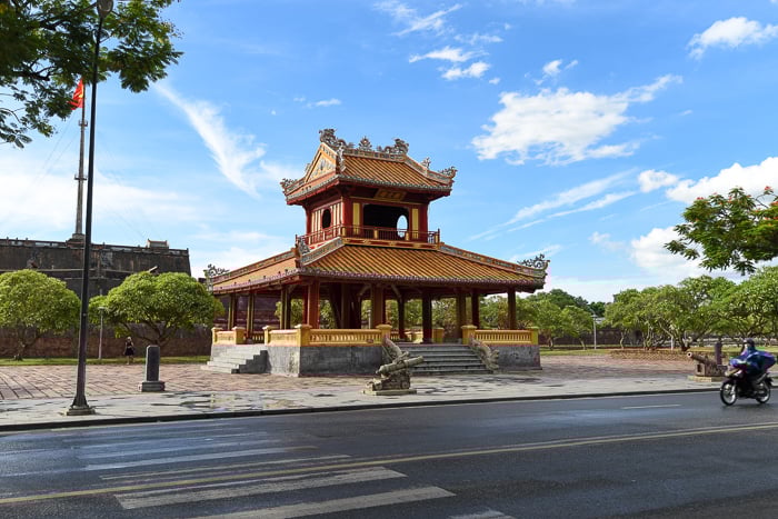 Phu Văn Lâu - viên ngọc trước kinh thành Huế
