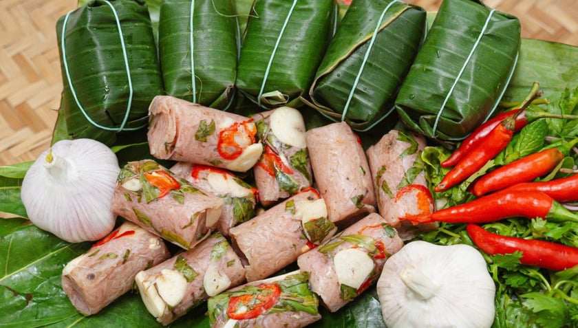 Nem chua là một món ăn truyền thống của Việt Nam, được làm từ thịt lợn lên men, có vị chua ngọt đặc trưng và thường được ăn sống