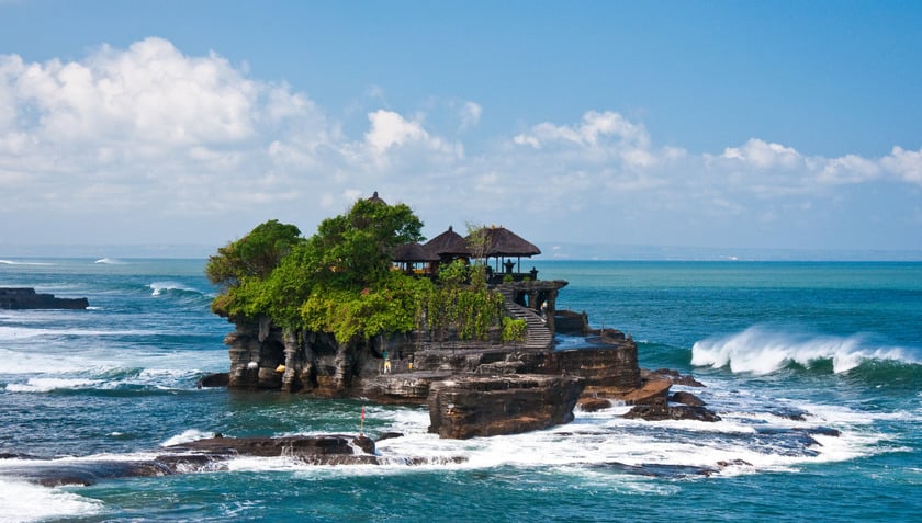 Tuy vậy, với vẻ đẹp của Bali cùng với giá cả hợp túi tiền với nhiều du khách, bất chấp quy định mới được ban hành, khách du lịch quốc tế vẫn đổ về hòn đảo xinh đẹp này