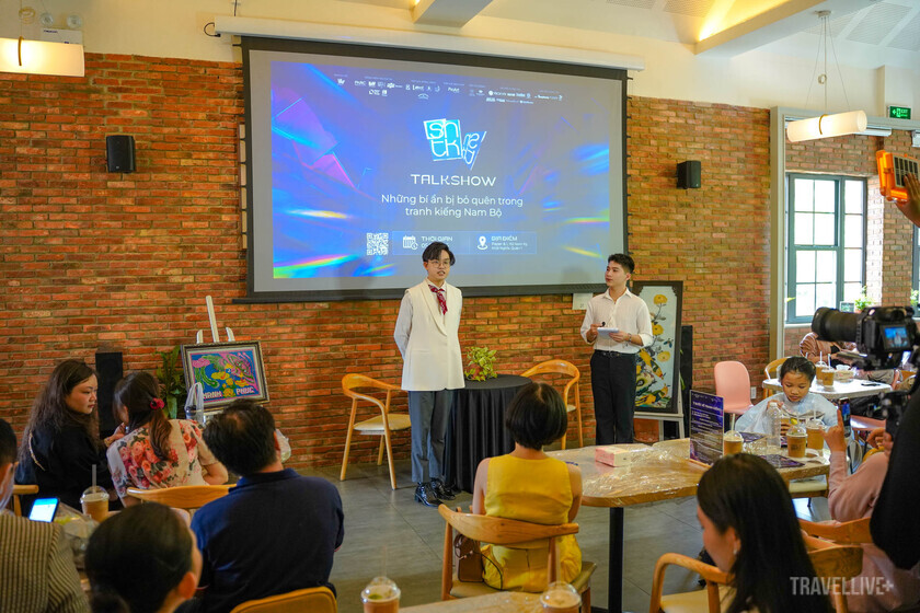 Nghệ nhân Nguyễn Đức Huy trong taklshow tại workshop
