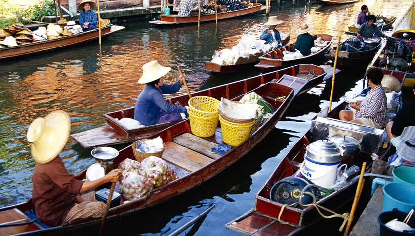 Nếu muốn cảm nhận một Thái Lan vừa sống động, vừa chân thực, hãy đến chợ nổi Damnoen Saduak