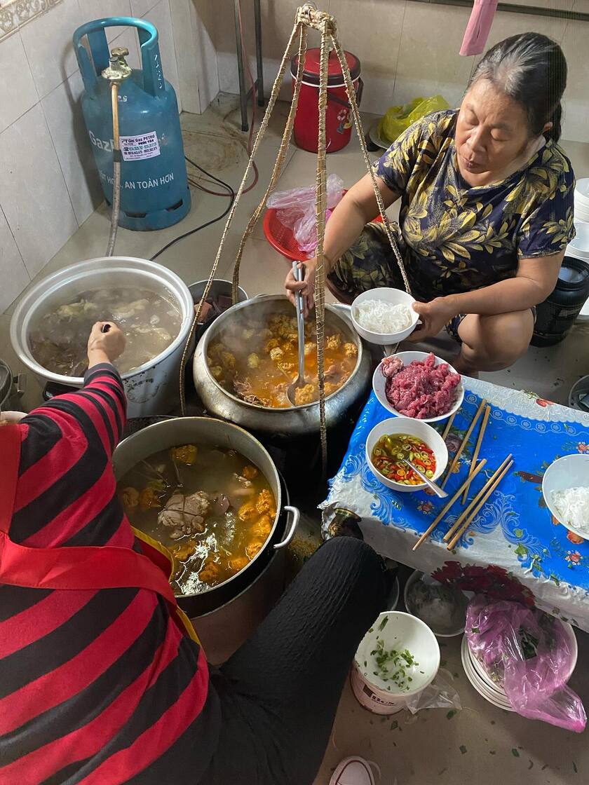 Chỉ một tô bún bò đơn giản như vậy nhưng quán bún bò Mệ Kéo lôi cuốn không biết bao nhiêu tín đồ mê bún bò