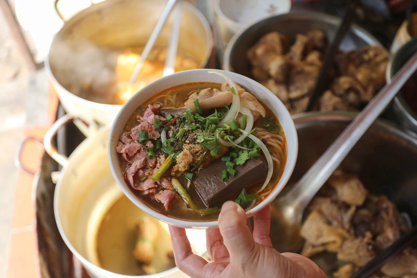 Một tô bún bò Huế