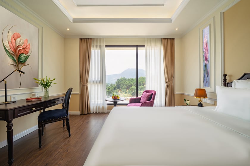 Venusgiti Hot Spring Resort & Spa được thiết kế theo phong cách Tân cổ điển với 9 căn villa biệt lập và 75 phòng nghỉ tiện nghi