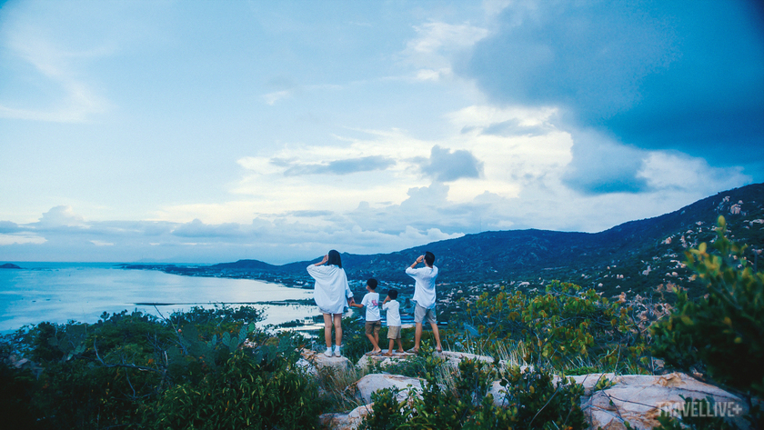 Jay Quân cùng gia đình ngắm trọn vẻ đẹp thiên nhiên trong chuyến roadtrip