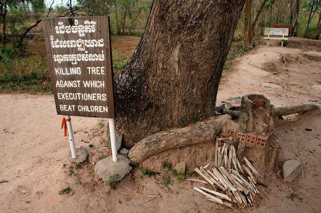 Cánh đồng chết Choeung Ek, nơi chế độ diệt chủng Khmer Đỏ của Pol Pot đã sát hại một cách tàn nhẫn người dân vùng đất Campuchia, đây chính là minh chứng quan trọng để tố cáo sự độc ác, tàn nhẫn trong quá khứ ngày ấy