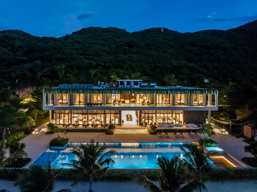 Điểm nhấn đặc biệt và độc đáo nhất tại Vias Resort Vân Phong Peninsula chính là hồ bơi nước biển tự nhiên