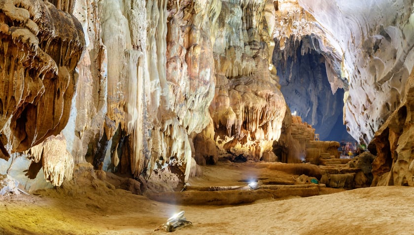 Di sản thiên nhiên thế giới Vườn quốc gia Phong Nha - Kẻ Bàng (tỉnh Quảng Trị, Việt Nam) và Vườn quốc gia Hin Nam Nô (tỉnh Khăm Muộn, Cộng hòa Dân chủ Nhân dân Lào) được UNESCO công nhận là Di sản thế giới với tên gọi Vườn quốc gia Phong Nha - Kẻ Bàng và Vườn quốc gia Hin Nam Nô