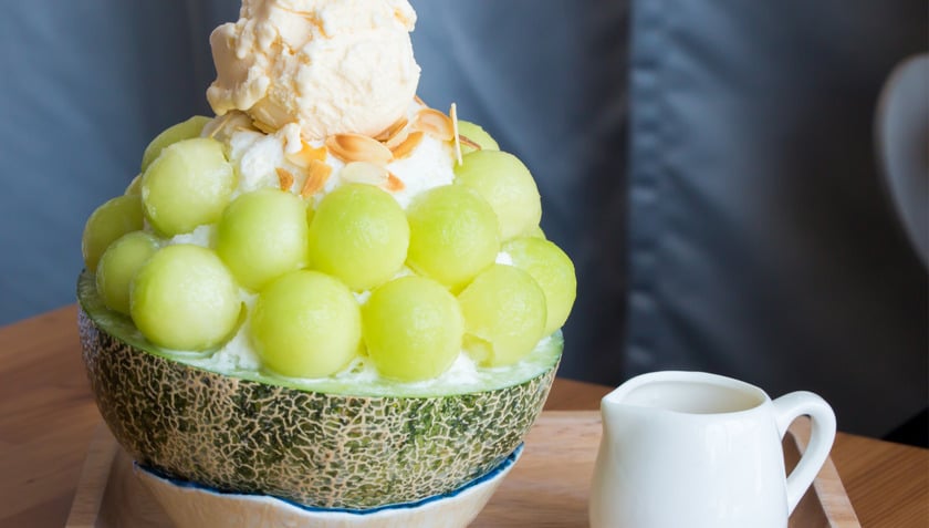 Thực khách có thể lựa chọn thêm các loại topping (đồ ăn kèm) để hoàn thiện hương vị của những ly bingsu mát lạnh