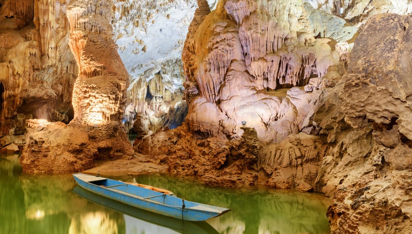 Phong Nha - Kẻ Bàng được công nhận là Di sản Thiên nhiên Thế giới lần đầu năm 2003, lần thứ hai vào năm 2015, với vùng lõi rộng hơn 123.000 ha và vùng đệm khoảng 220.000 ha