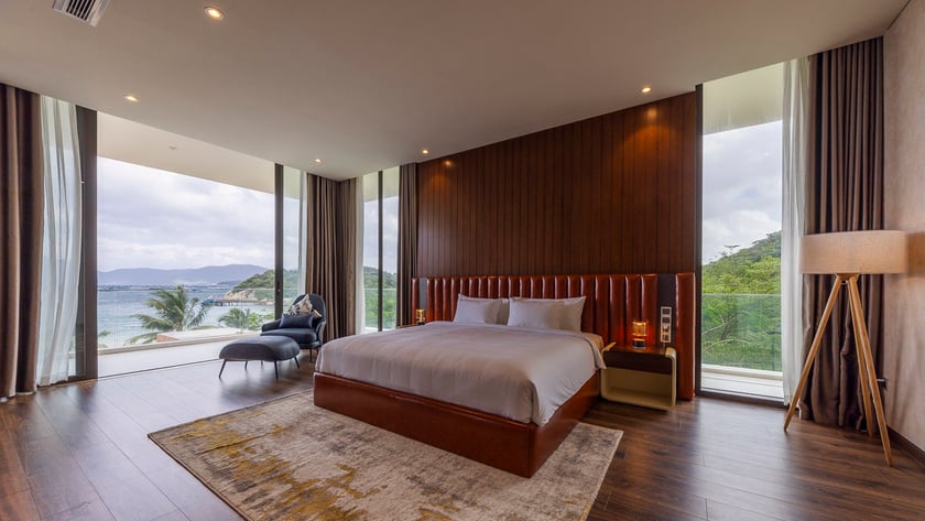 Vias Resort Vân Phong Peninsula tự hào mang đến một trải nghiệm nghỉ dưỡng hoàn hảo với hệ thống cơ sở vật chất tiện nghi đạt tiêu chuẩn 5 sao quốc tế