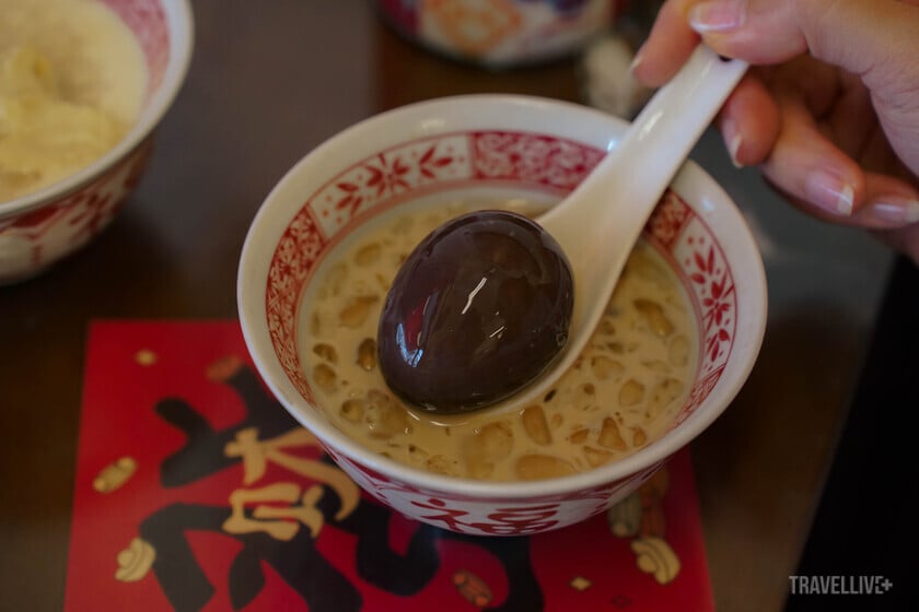 Chè trứng gà - một trong những món chè quen thuộc nổi tiếng của người Hoa