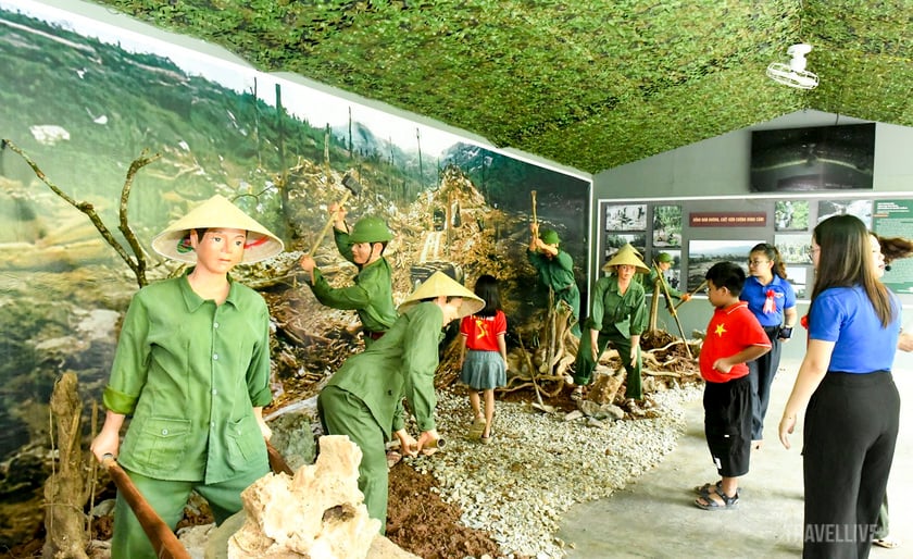 Tại hang Chỉ Huy - Quảng Trị