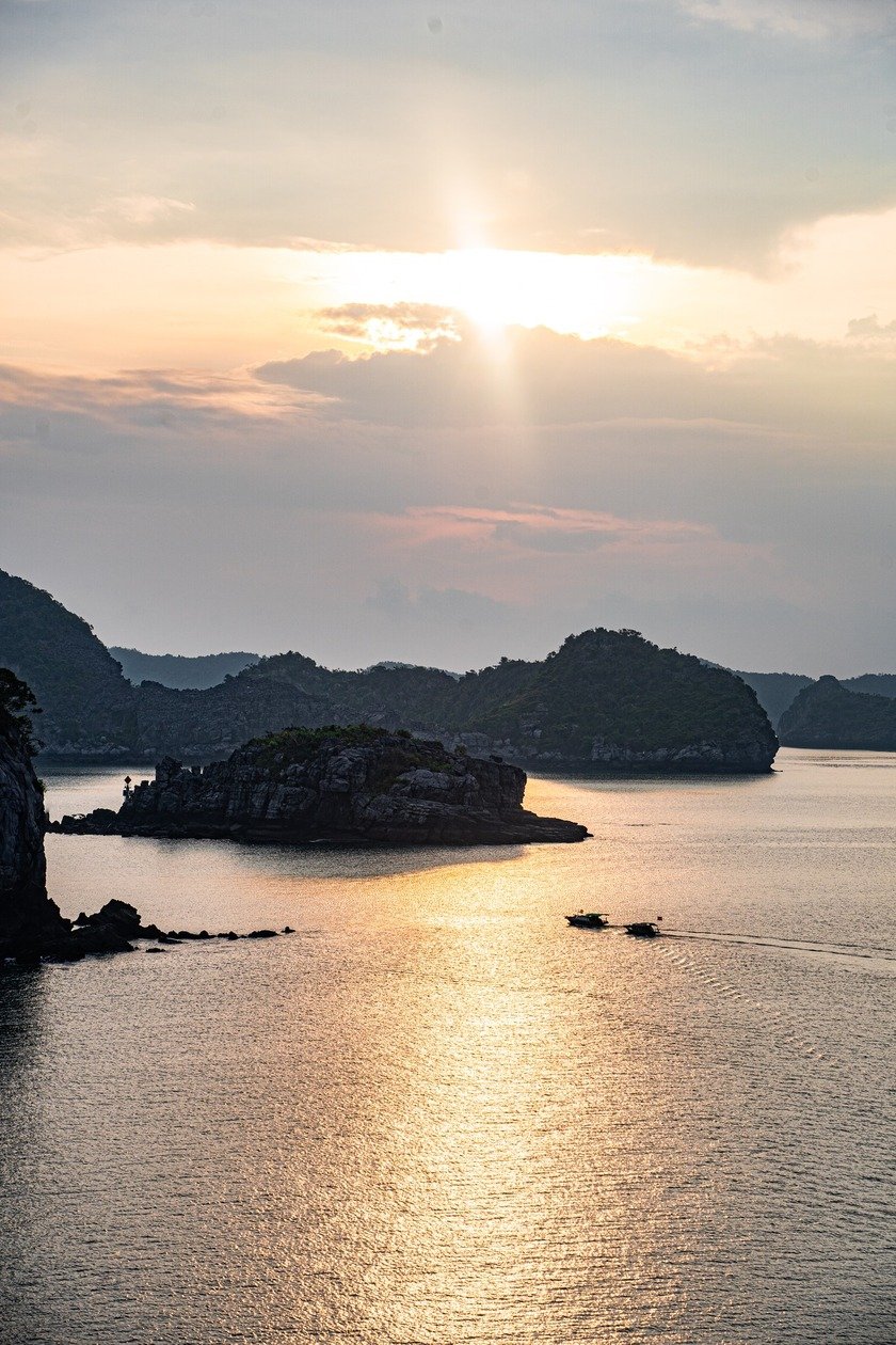 Hoàng hôn trên biển Cát Bà