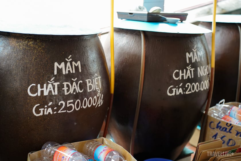 Nước mắm Cát Hải có nhiều loại hương vị với giá cả đa dạng