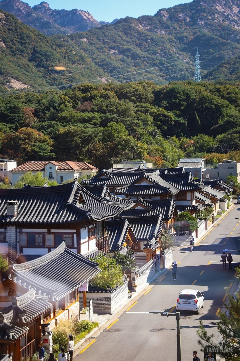 Eunpyeong giống như một thế giới riêng – những căn hanok hiện đại hòa quyện cùng thiên nhiên, thiền viện và rừng núi