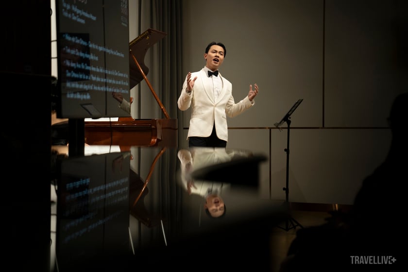 Khi Thế Huy đứng trên sân khấu, cất tiếng hát, ta dễ dàng nhận ra opera dành cho anh và anh cũng sinh ra để thuộc về opera