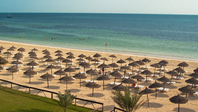 Tunisia từ lâu đã là điểm đến phổ biến của khách du lịch Anh, nổi tiếng với những bãi biển vàng, bờ biển Địa Trung Hải màu ngọc lam, những khu phố cổ nhộn nhịp và sự sang trọng giá cả phải chăng