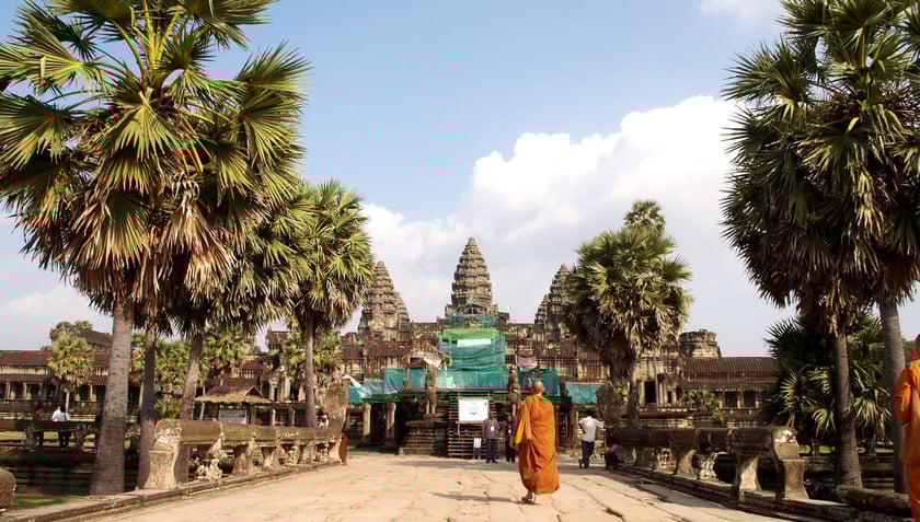 Trong trường hợp cần sự hỗ trợ và cần biết các thông tin về bảo hộ công dân, công dân có thể liên hệ theo đường dây nóng bảo hộ công dân