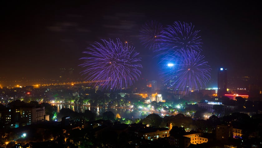Công an thành phố xây dựng phương án bảo đảm an ninh, tổ chức giao thông, phòng cháy, chữa cháy; hướng dẫn phân luồng giao thông, bảo vệ an ninh khu vực bắn trước, trong và sau khi bắn pháo hoa
